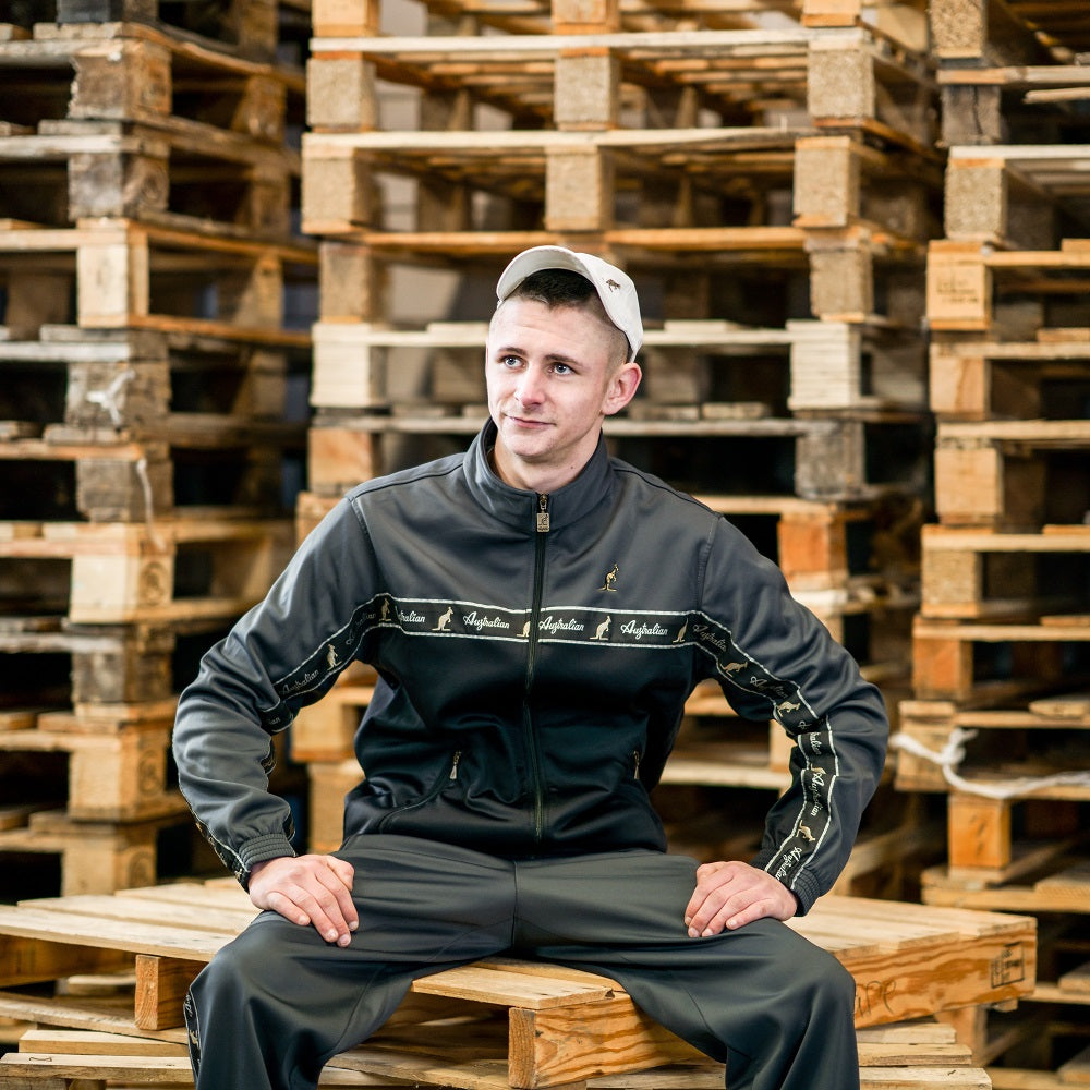 Australian Acetaat Trainingspak Met Bies Antraciet – 100% Hardcore